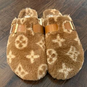 Liliana Boutique Brown Faux Fur Slides size 9